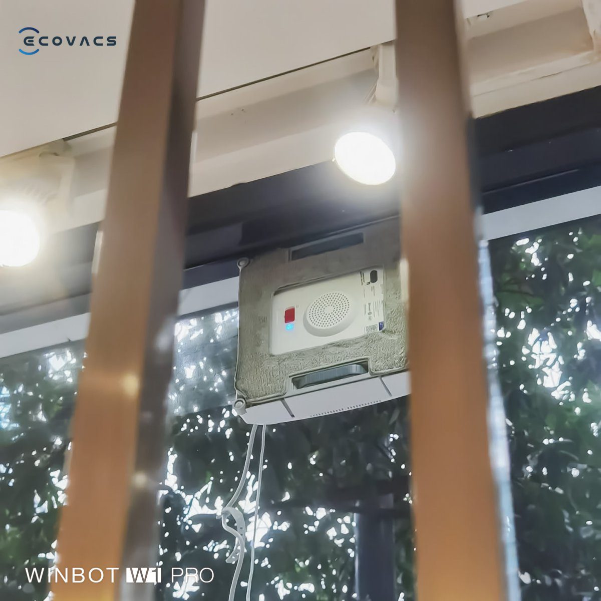 Robot lau kính Ecovacs Winbot W1 Pro