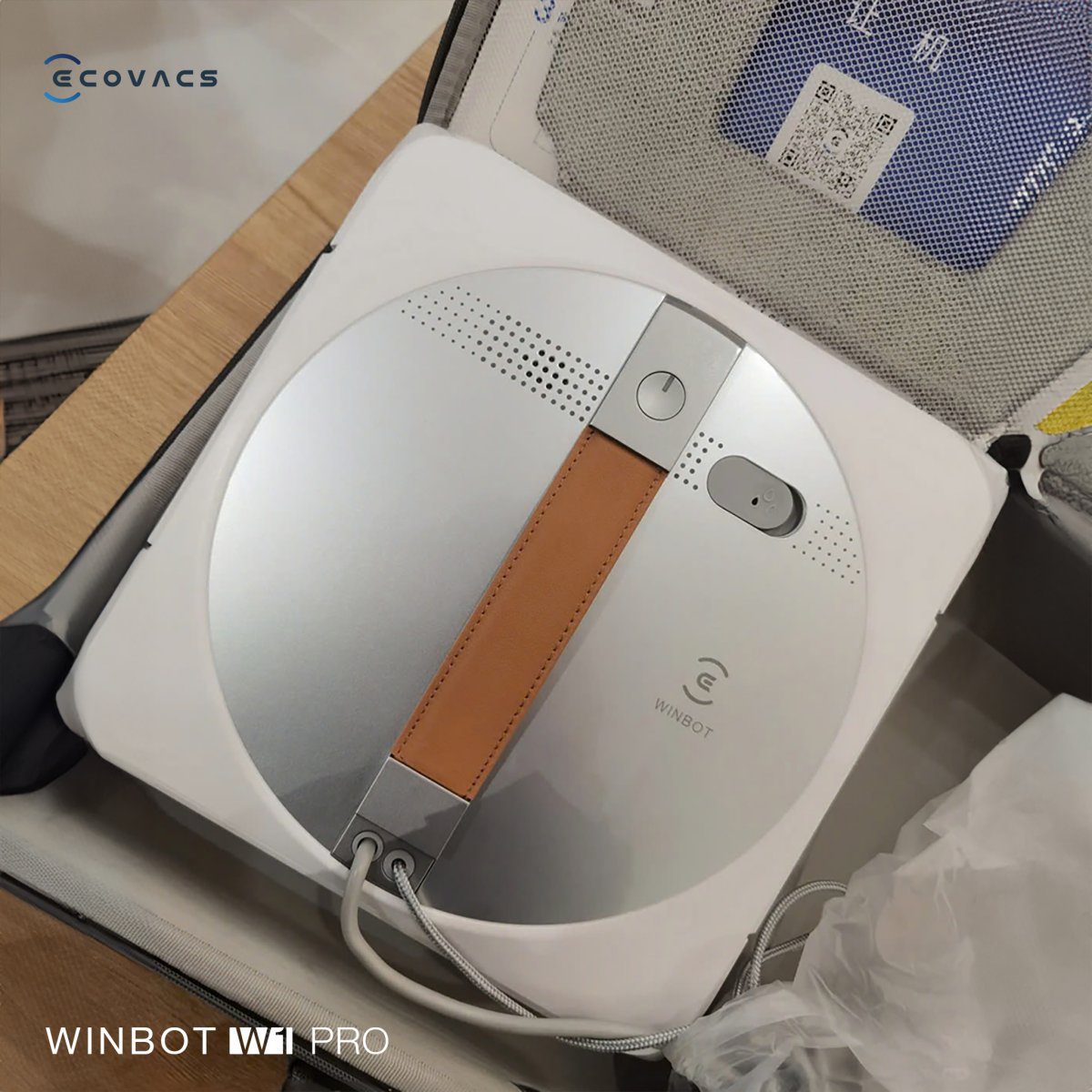 Robot lau kính Ecovacs Winbot W1 Pro